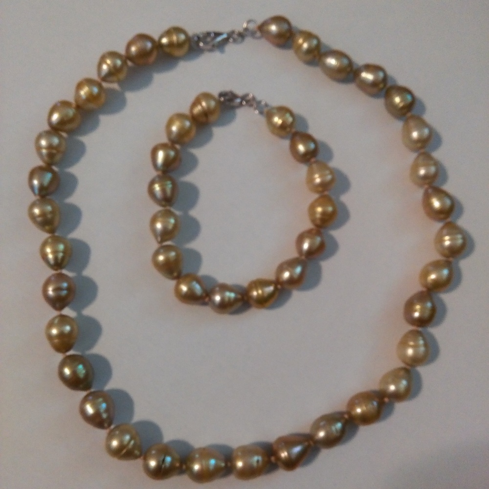 Pearl Necklace and Bracelet Set